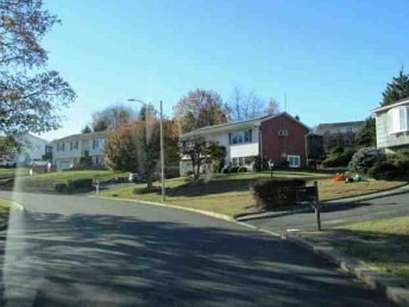 Exterior Neighborhood (street photo)