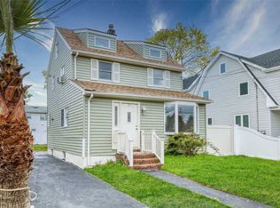 29 Pine St #29, Oceanside, NY 11572