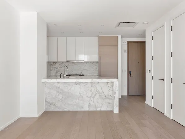 30 Riverside Boulevard image 8 of 15