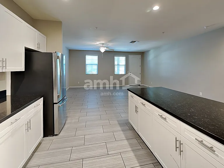 20769 W Thomas Rd — Photo 4