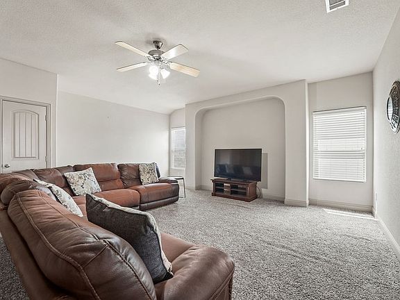 4th image of 3923 Roma St