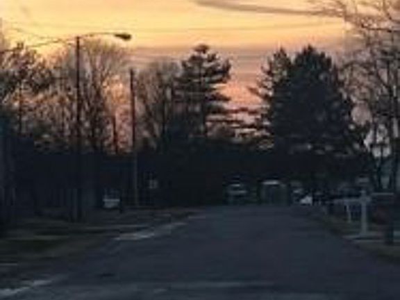 Exterior Neighborhood (street photo)