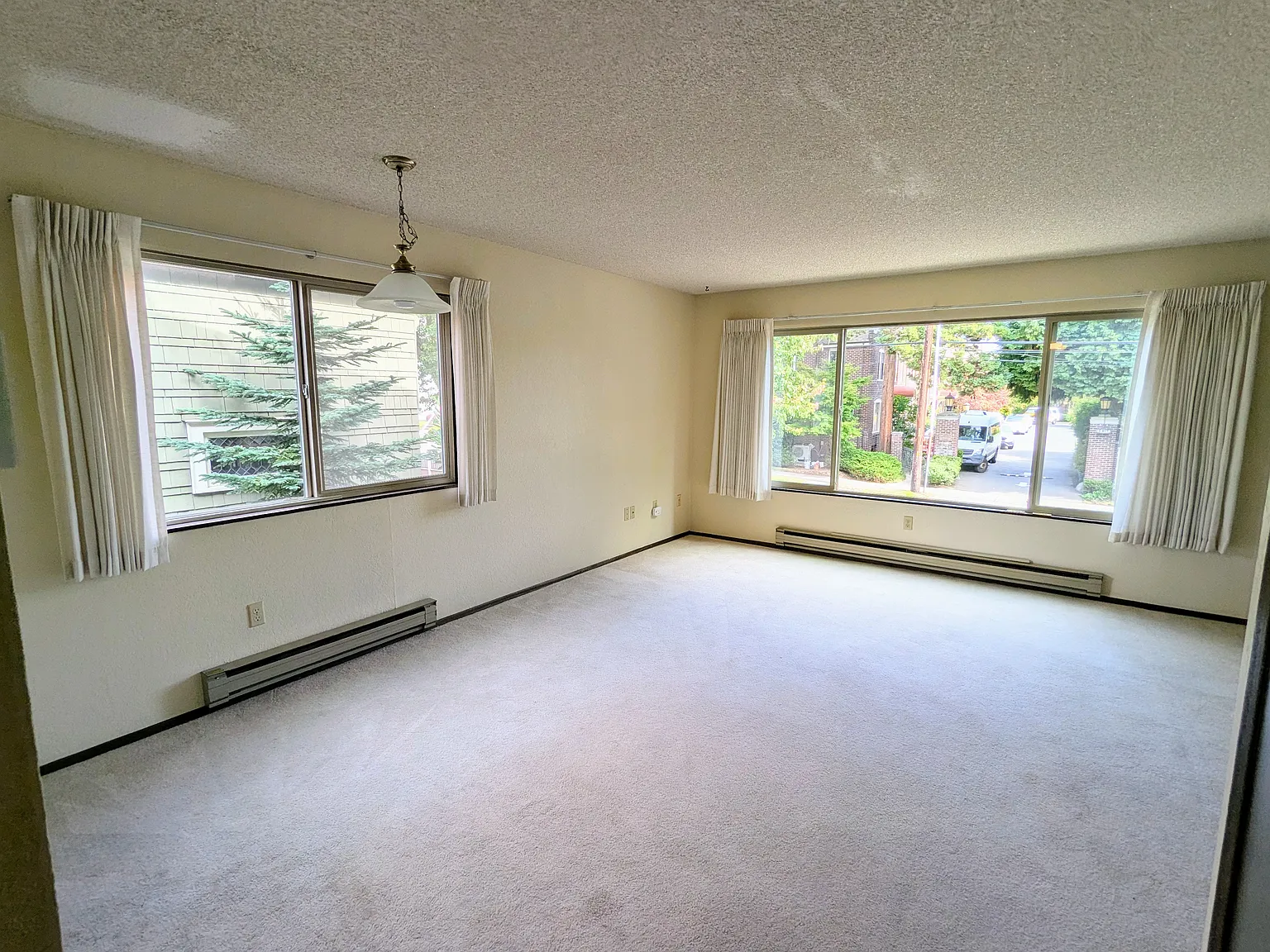 2 bed, 1.5 bath, 1000 sqft, $2,495 — Photo 2