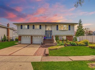 443 Morea St, Oceanside, NY 11572