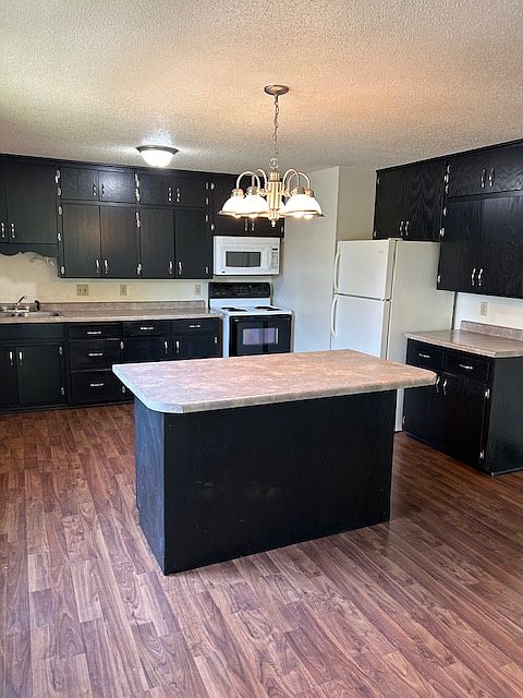 Kitchen-refrigerator, island