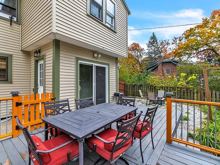 124 Oak Knolls Ave — Photo 34
