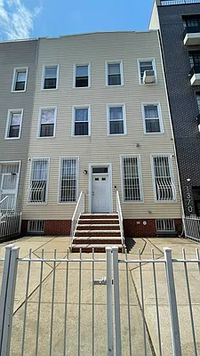 Rented by Douglas Elliman | media 27