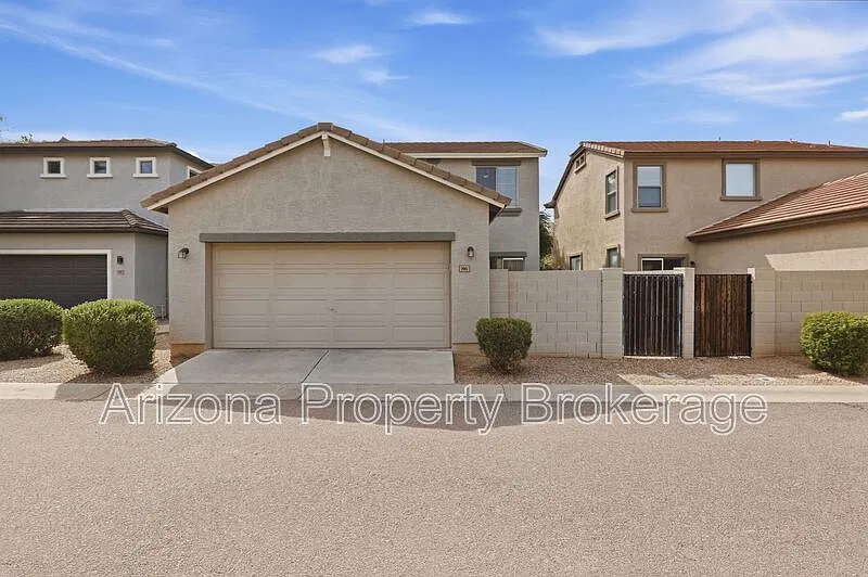 3 bed, 2.5 bath, 1560 sqft, $2,045 — Photo 4