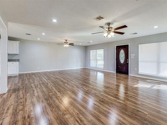 4th image of 10311 Royal Oaks Dr