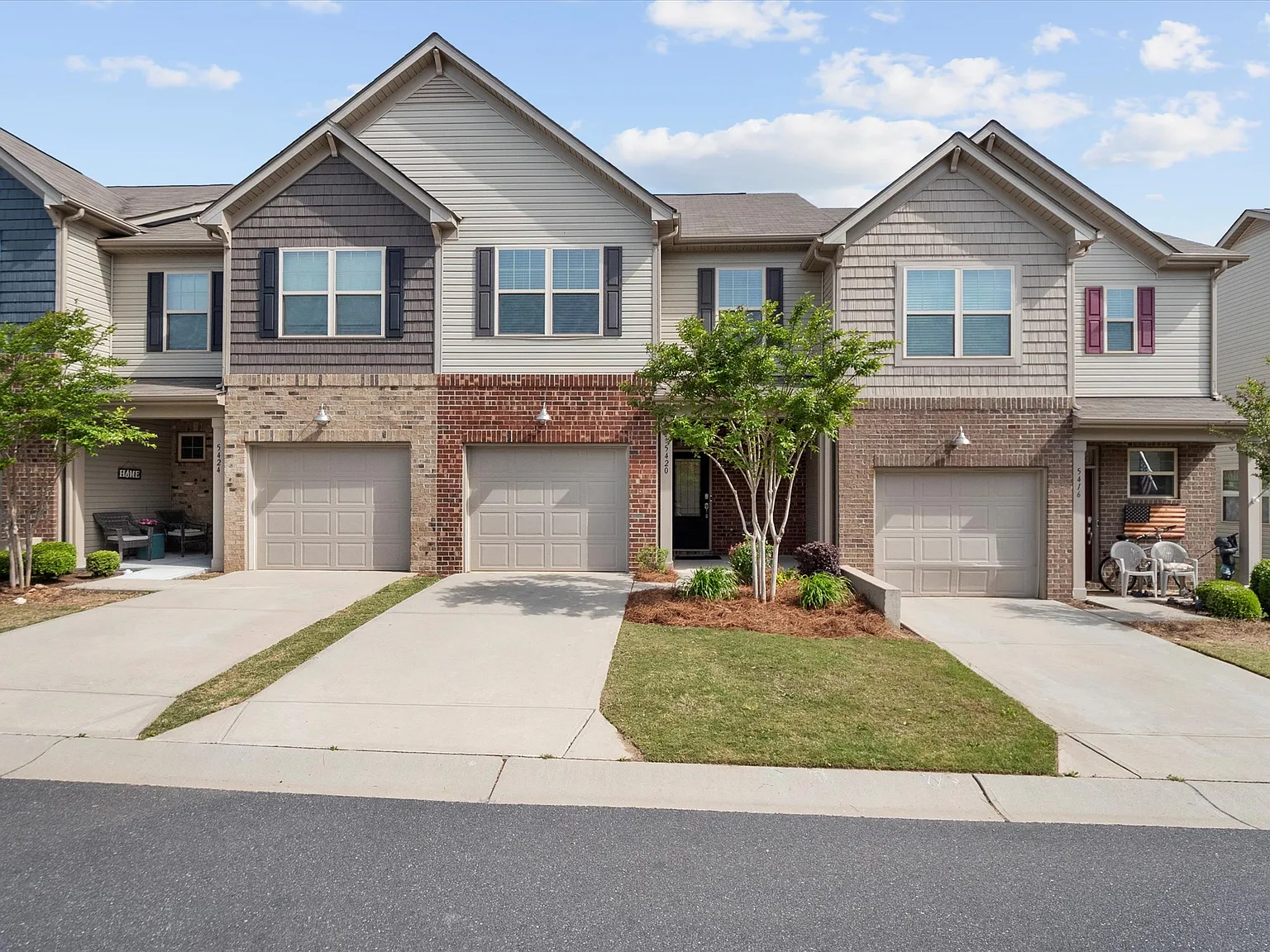 3 bed, 2.5 bath, 1738 sqft, $2,290 — Photo 1