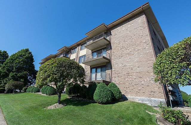 1st image of 4009 W 93rd Pl APT 3E