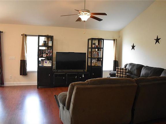 4th image of 228 Beckingham Dr