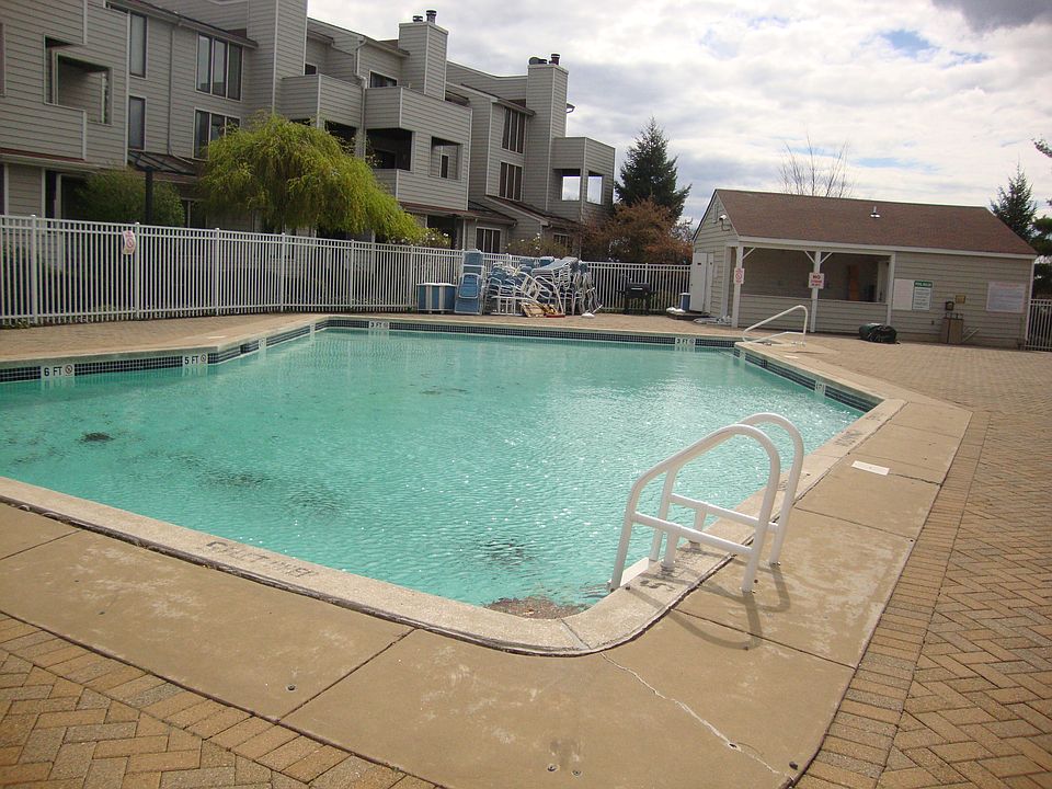 2nd image of 739 Mainsail Ln #739