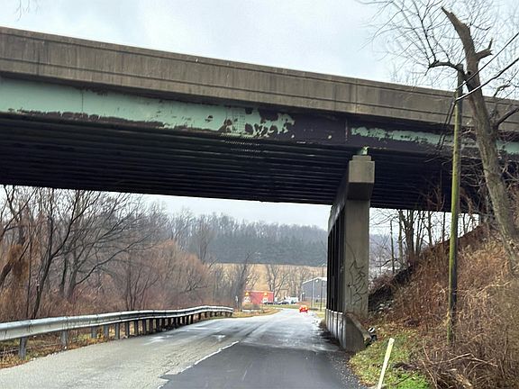 4th image of 745 E Tolna Rd