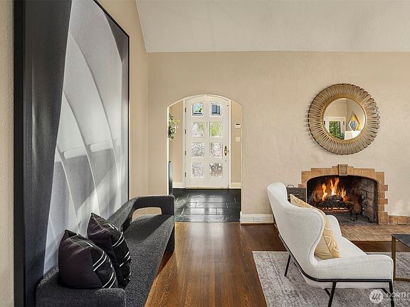 5th image of 2556 1st Avenue N