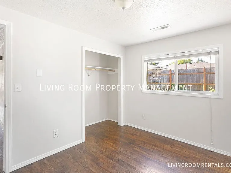 7021 SE 69th Ave — Photo 2