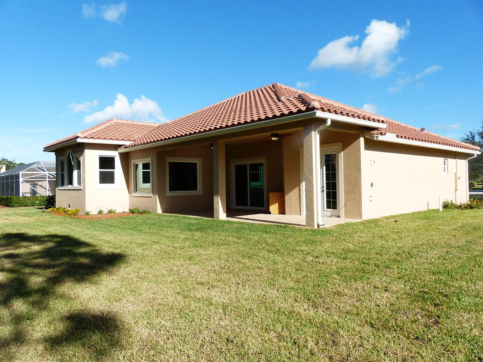 3 bed, 2300 sqft, $4,200 — Photo 2