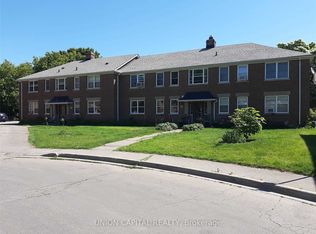 32 Lasalle Ct #6, Oshawa, ON L1H 5Y1