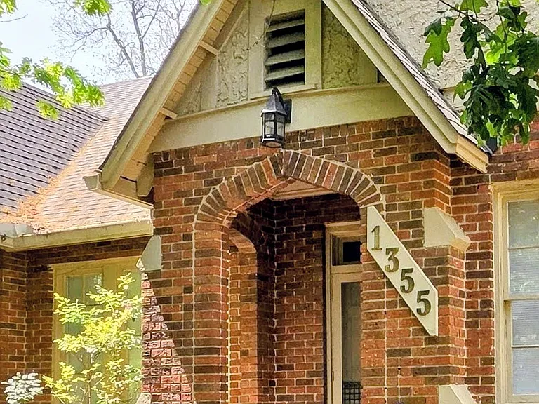 1355 Magnolia Curv — Photo 1