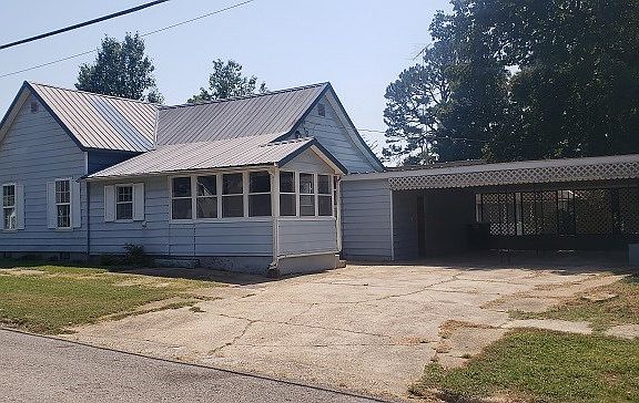 2nd image of 709 Walnut St
