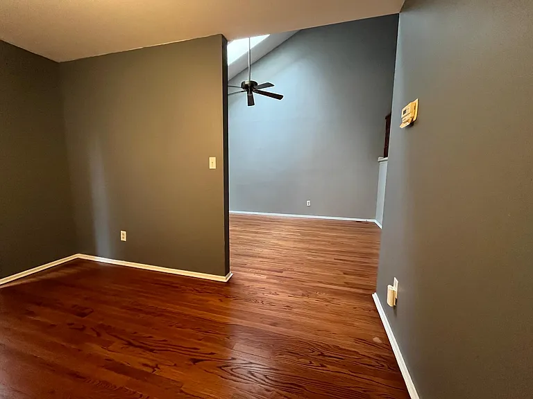 104 Endsleigh Ct — Photo 6