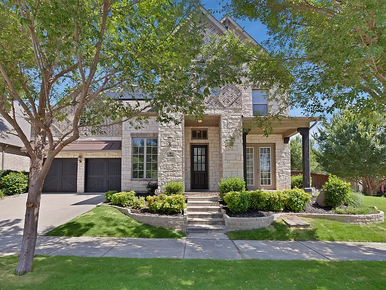 2600 Fairhill Ln — Photo 2