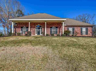 131 Pleasant Lakes Dr, Terry, MS 39170
