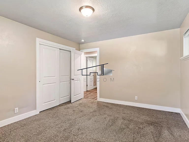 1334 Henderson Dr — Photo 17