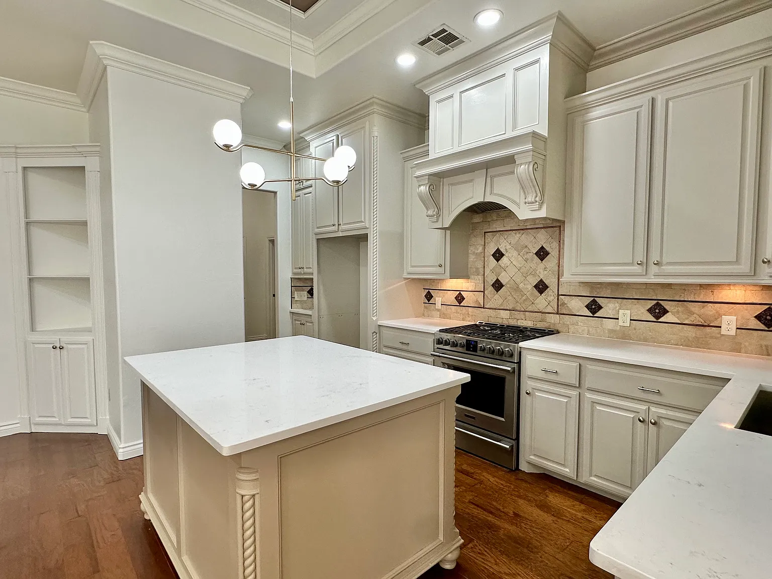 4 bed, 2614 sqft, $2,700 — Photo 1