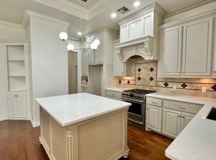 3905 Acoma Dr, Moore, OK 73160