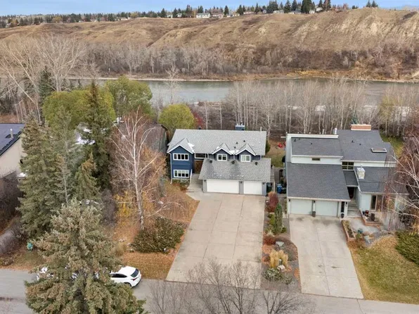32 S Bow Village Cres NW, Calgary, AB T3B 4X2