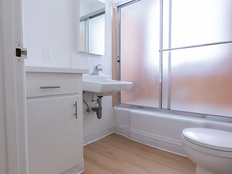 Gayley Manor Apartments — Photo 74