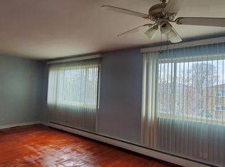 9121 Lawler Ave APT 2, Skokie, IL 60077