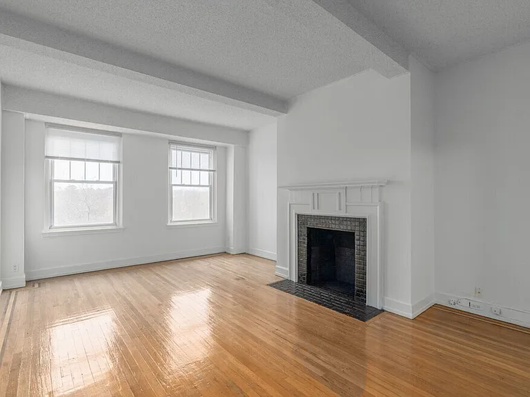 McCallum Apartments — Photo 11