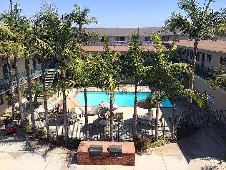 Seabreeze Apartments — Photo 25