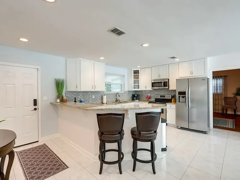 2033 University Blvd S — Photo 19