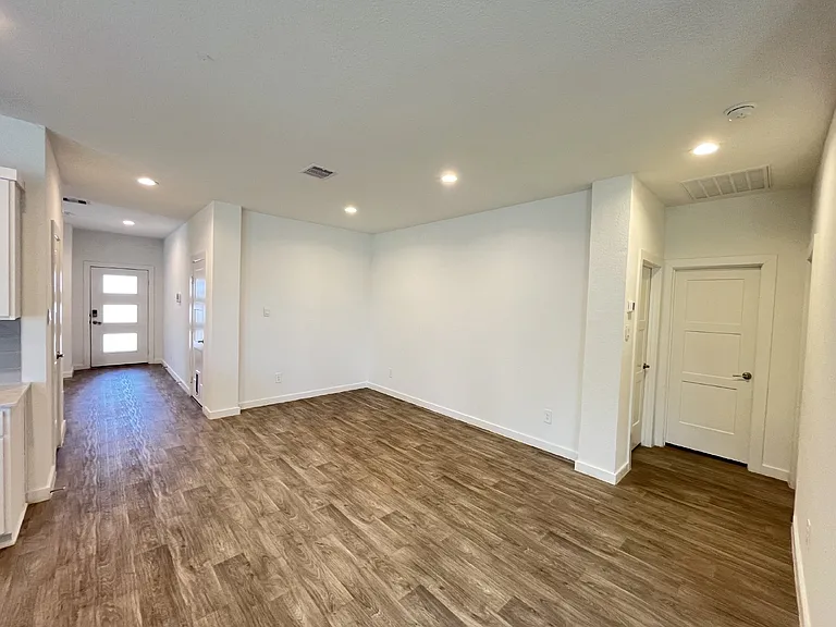 14206 Black Canyon Ln — Photo 6