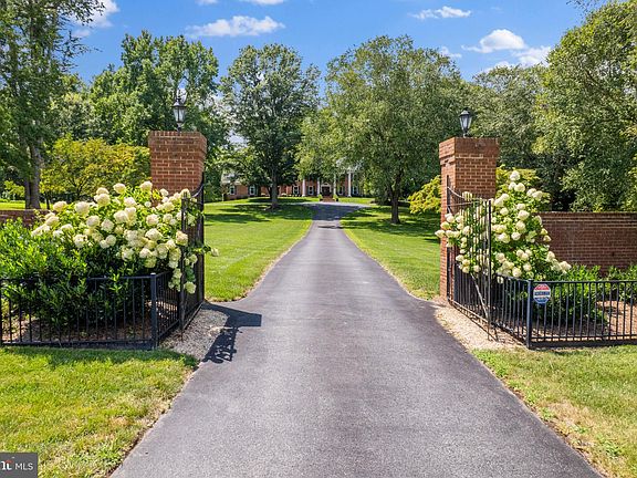3rd image of 3890 Greenmeadow Ln