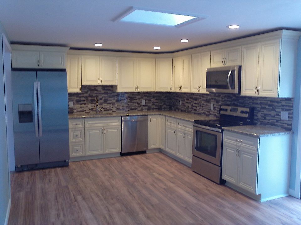 1st image of 10 Redpine Dr