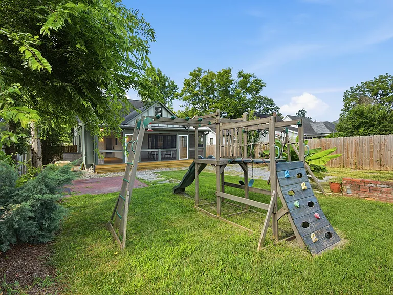 1043 Sharpe Ave — Photo 37