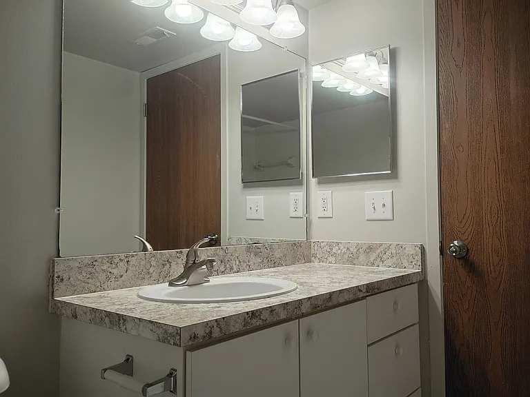 Prentiss Pointe Apartments — Photo 117