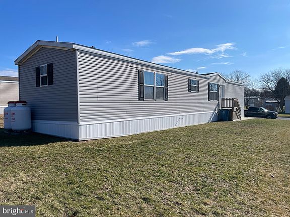 3rd image of 25 Dallas Dr