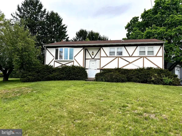 42 Mulberry Ct, Dover, PA 17315