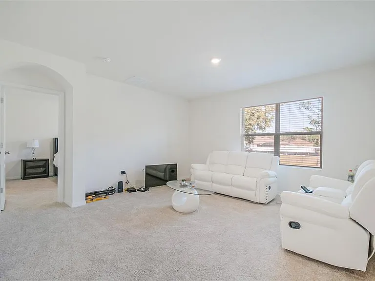 1126 Chichester Ct — Photo 27