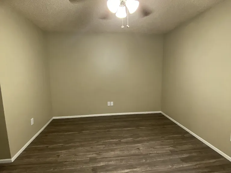 6800 Camden Ln — Photo 18