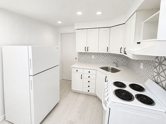 3rd image of 21 Crawford Ct #1