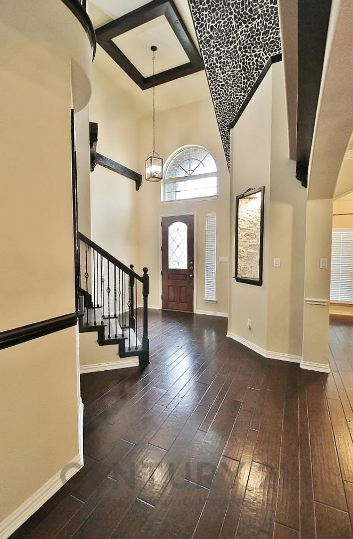 Pride of Ownership Shows in This Stunning 2-Story 4/3.5/3 in Red Oak! — Photo 4