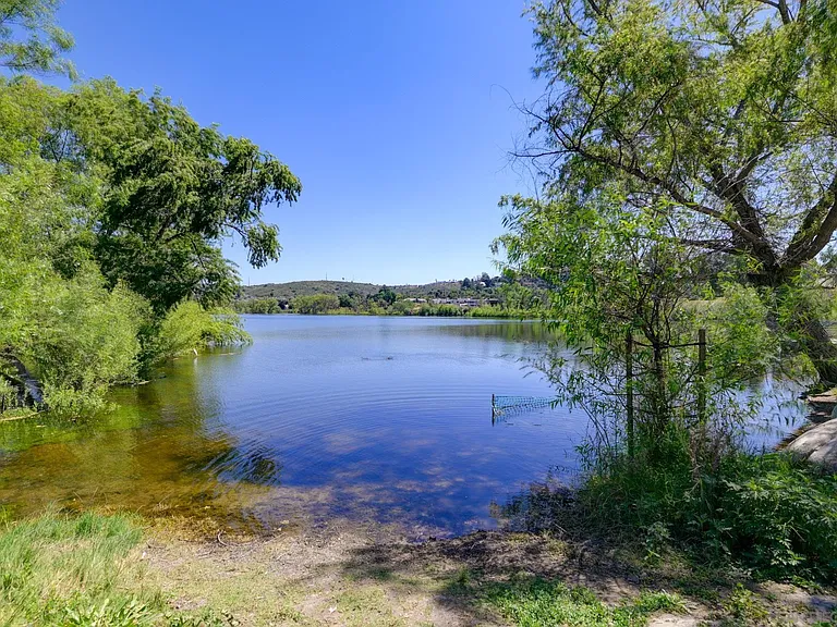 12738 Lakeshore Dr — Photo 14