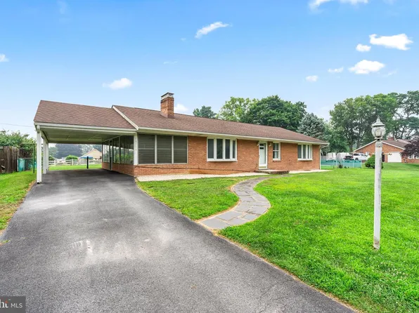18219 Summerlin Dr, Hagerstown, MD 21740