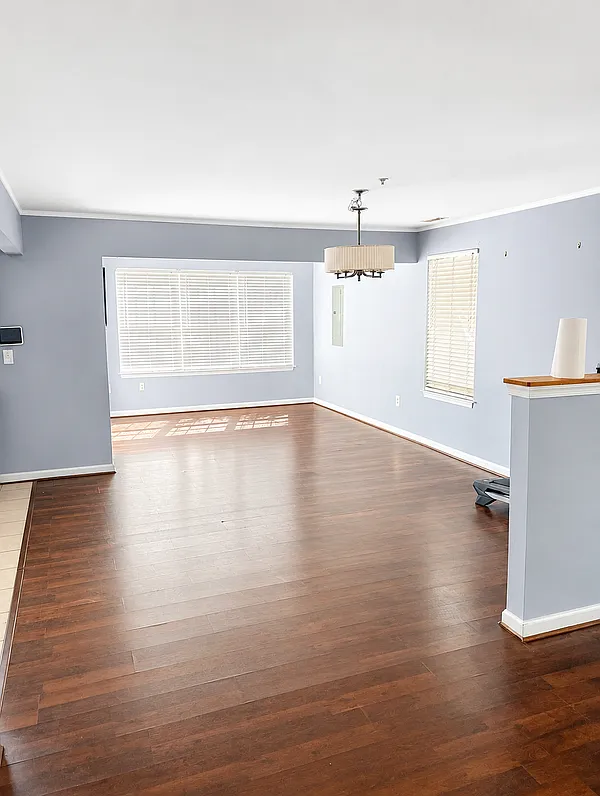 3 bed, 2.5 bath, 1872 sqft, $2,200 — Photo 4